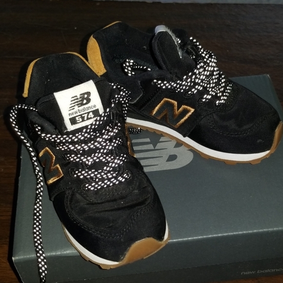 Boy's shoes size 8 ,9 - Picture 2 of 8